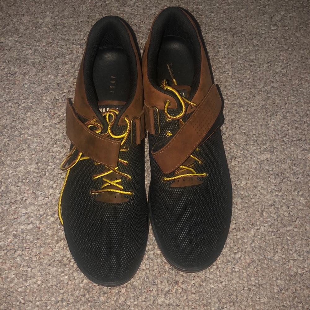 Men lifter sneakers